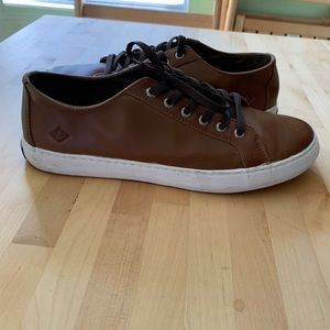 Men’s leather sperry sneakers